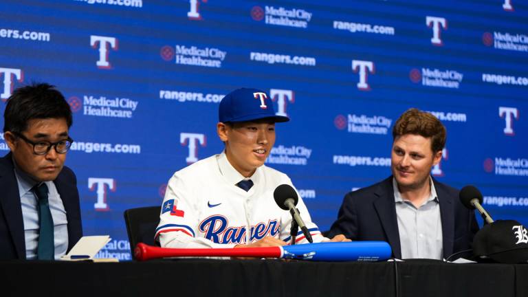 Rangers firman al “Ohtani coreano”.