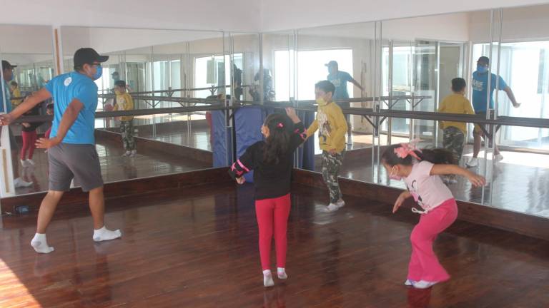 Taller de Teatro Fantástico es impartido por Franko Yoshua, en el Museo de Arte.