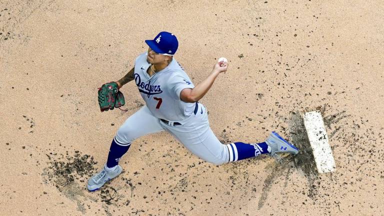 Julio Urías cumplió con una efectiva apertura para alcanzar su triunfo 14 en la temporada.