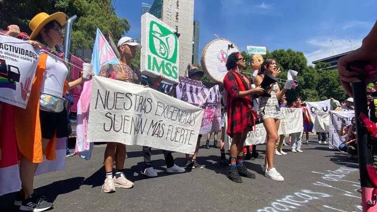El Bloque disidente clausuró simbólicamente de los carros alegóricos de empresas y marcas durante la Marcha del Orgullo LGBTI+.