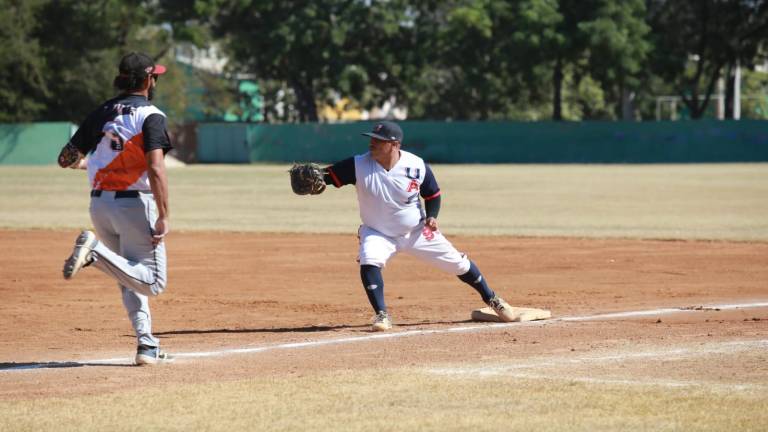Águilas de la Universidad Autónoma de Sinaloa apabulla a su rival.