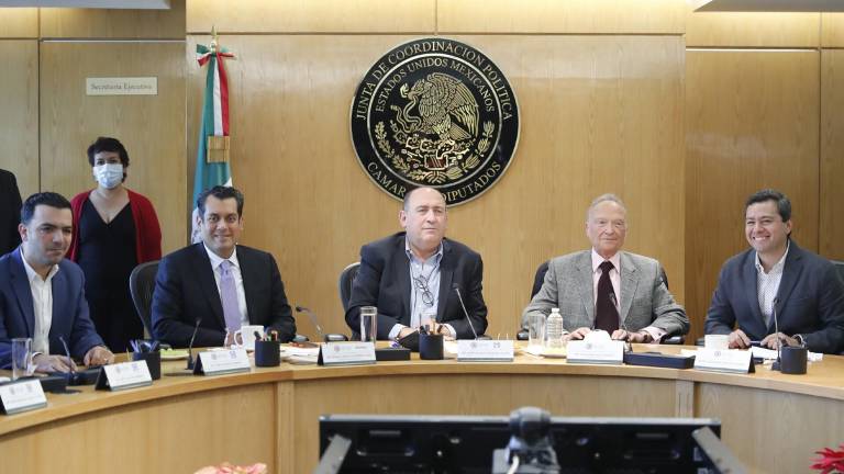 El titular de la Fiscalía General de la República, Alejandro Gertz Manero, en reunión en la Cámara de Diputados.