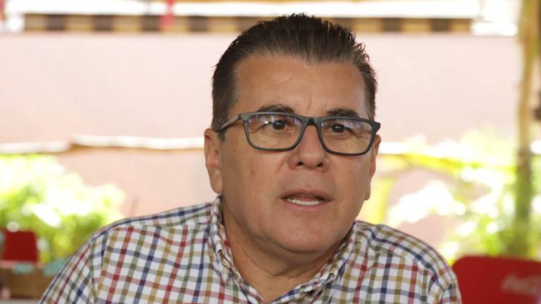 El Alcalde de Mazatlán, Édgar González Zataráin, habla de la noticia sobre el supuesto secuestro de un camión de pasajeros.