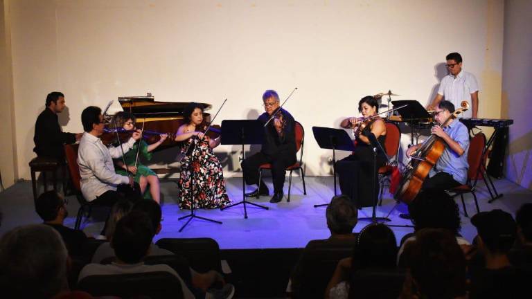 La Camerata Mazatlán, durante la velada.