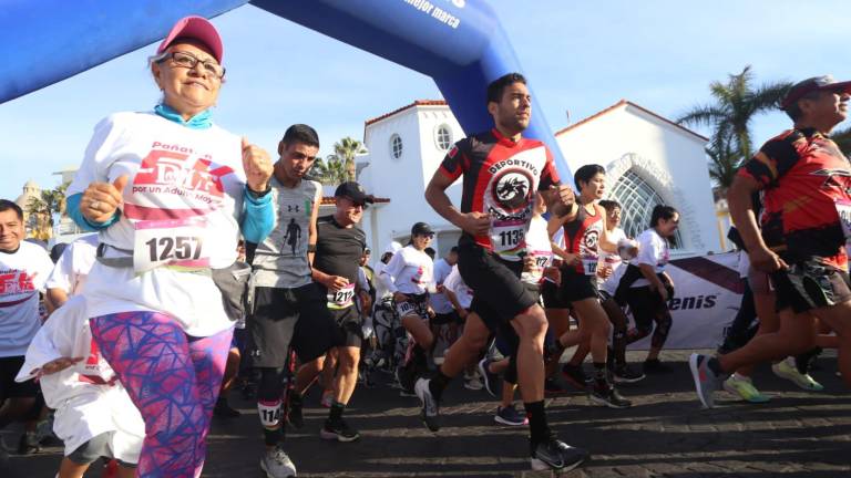Más de 600 corredores hubo en el evento.