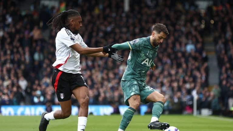 El equipo local se impuso con contundencia en el Craven Cottage, escalando a la octava posición de la Premier League.