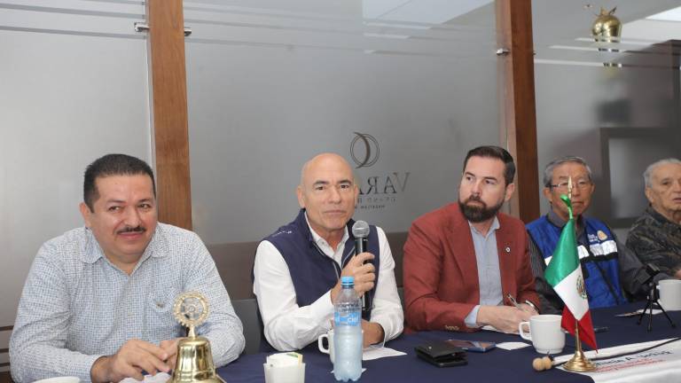 Integrantes del Club Rotario Mazatlán acompañaron a Óscar Sánchez Osuna, fundador de Dportenis.