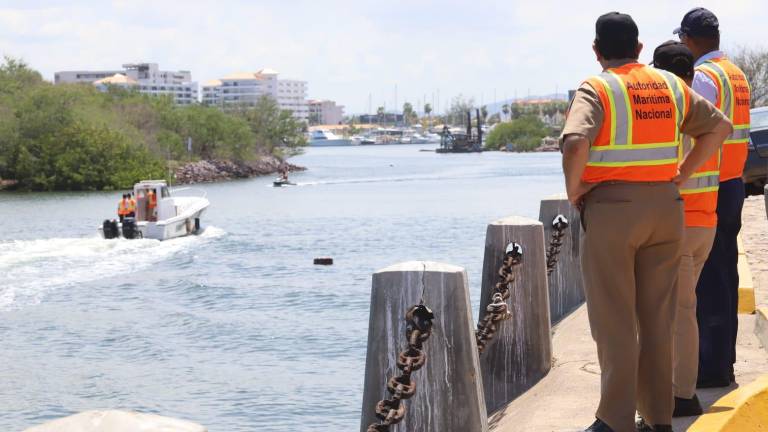 Operativo de Capitanía de Puerto de Mazatlán para regular operaciones de motos acuáticas.