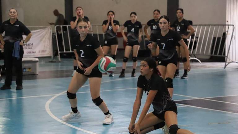La damas van por el oro.