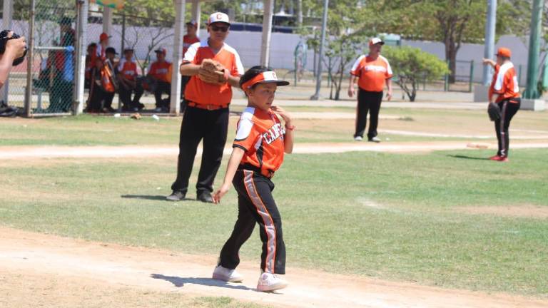 Los Súper Héroes pasaron una gran jornada sabatina.