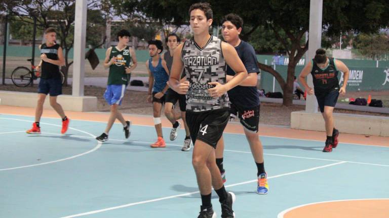 Alrededor de 30 basquetbolistas mostraron sus habilidades.