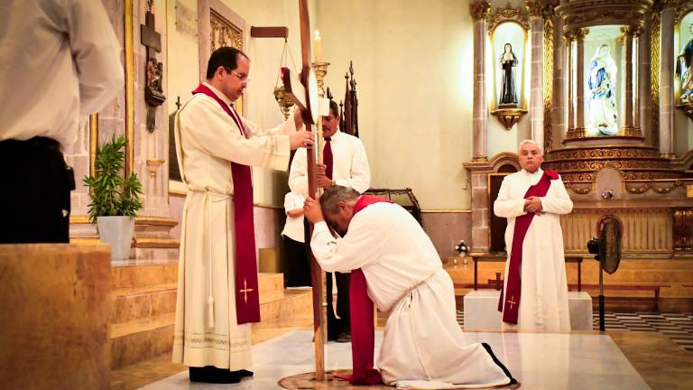 Durante este viernes Santo, se llevó a cabo la misa de celebración de la Pasión de Cristo en La Catedral de Culiacán.
