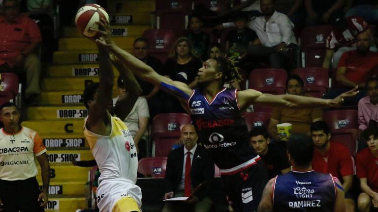 Alex Hicks regresa a Venados a fortalecer la zona de pintura.