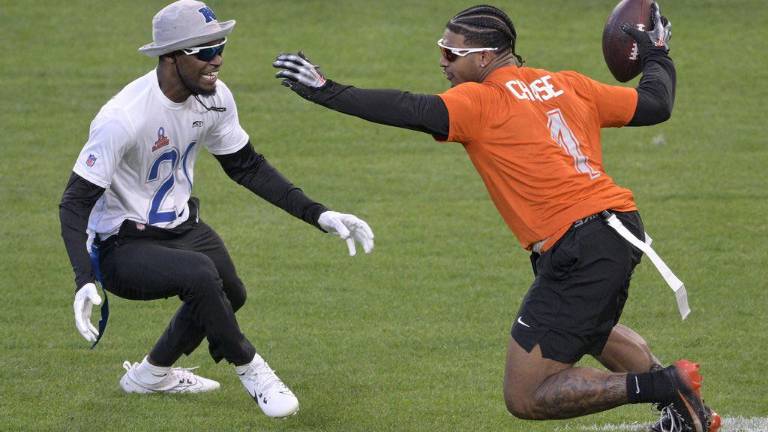 Jugadores de la NFL podrían tener acción en el futbol americano bandera olímpico.