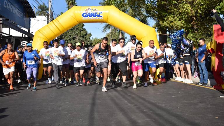 Cientos de personas participan en la Gran Carrera Ganac en su edición 26.