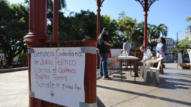 Uno de los módulos para recabar firmas fue instalado en la Plazuela República.