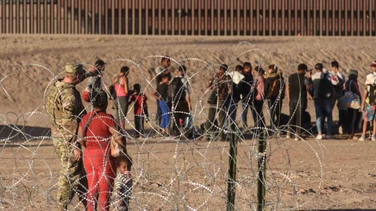 Migrantes cruzan a Estados Unidos por la frontera de Ciudad Juárez con El Paso, Texas. Mayo 2023.