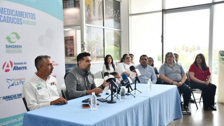 Autoridades de Salud en Sinaloa llaman a la población a depositar medicamentos vencidos en contenedores oficiales para su correcta disposición.