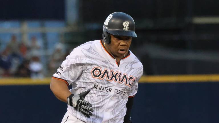 Ademar Rifaela juega en verano con los Guerreros de Oaxaca.
