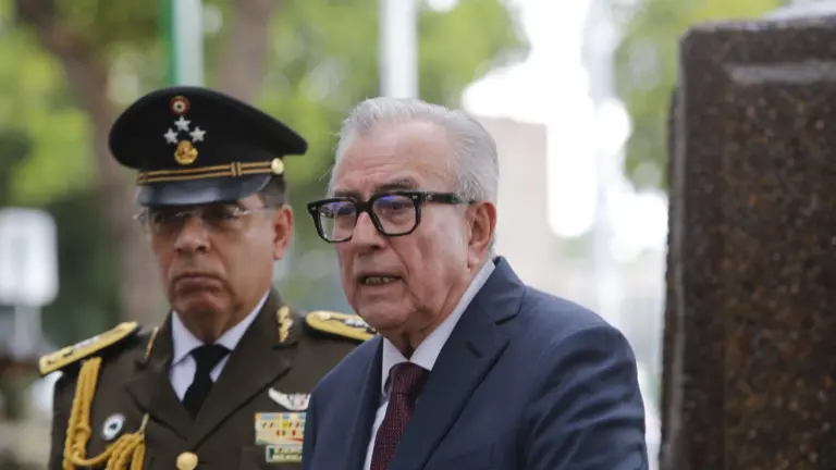 El Gobernador de Sinaloa Rubén Rocha Moya reporta saldo blanco en festejos del Grito de Independencia.