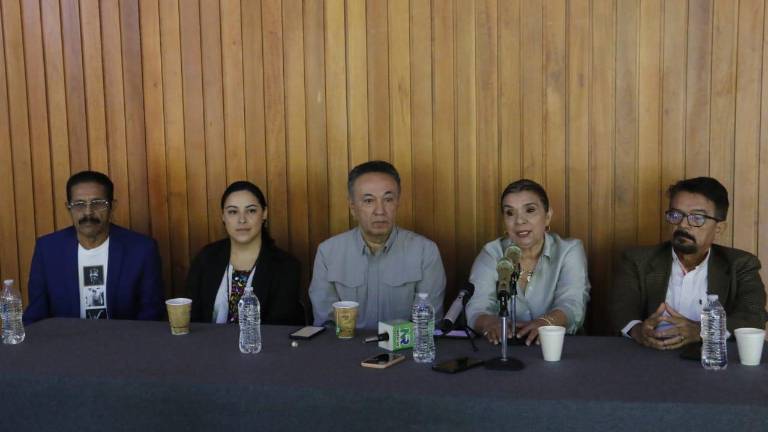 José Guadalupe González, María Inés Amézquita, Juan Avilés Ochoa, Laura Elena Acosta y José Luis Mancillas dan detalles de la muestra.