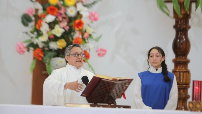 El padre José Luis manda una invitación a todos los vecinos de la Montuosa y distintas colonias al rededor para que disfruten de los festejos.