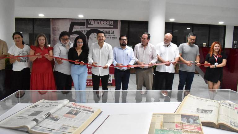 Directivos y consejeros de Datemex durante la inauguración de la exposición ‘50 años en portadas’.