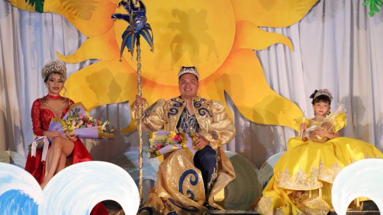 Los reyes del Carnaval de Rosario 2025 son coronados.
