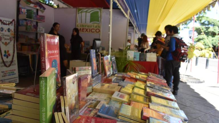 La Feria del Libro de Culiacán se lleva a cabo en la Plazuela Obregón.