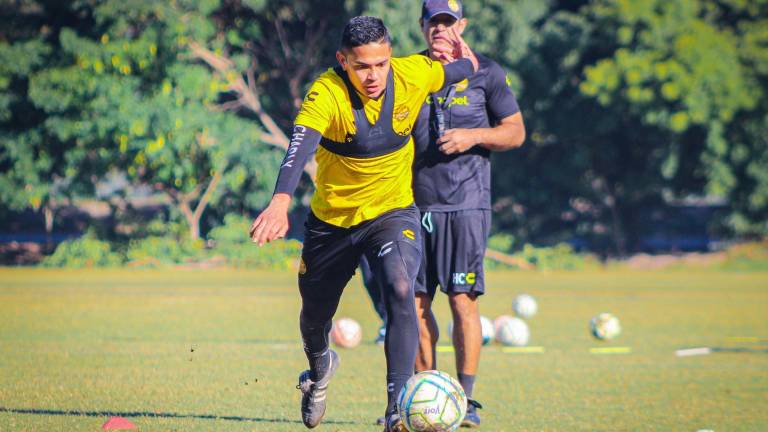 Alan Vega es un defensa que tiene gol.
