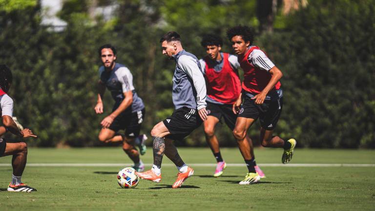 Lionel Messi ya entrenó este viernes a la par de sus compañeros.