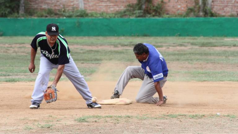 Buenas acciones se ven en la Liga de Beisbol Taxis Verdes.