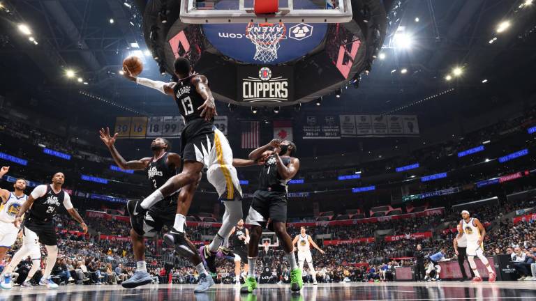 Los Ángeles Clippers saca ajustada victoria.