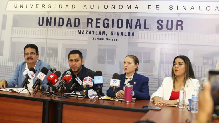 El vicerrector de la UAS, Manuel Iván Tostado dio a conocer los pormenores de este evento, acompañado por la directora de Editorial, Itzel Meza Piña y el escritor Juan José Rodríguez.