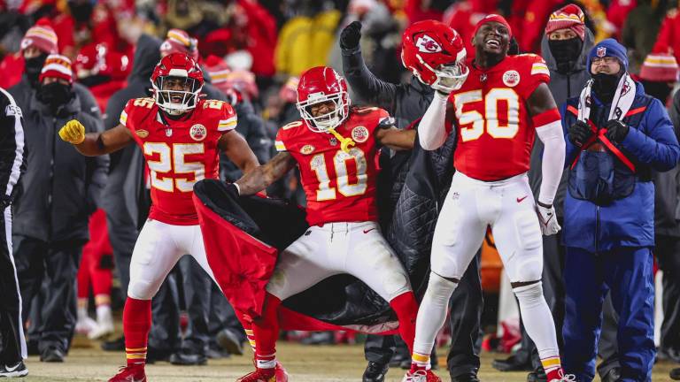 Chiefs puso caliente el estadio con su triunfo.