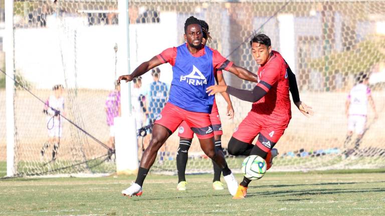 Ariel Nahuelpán en el entrenamiento de Mazatlán.