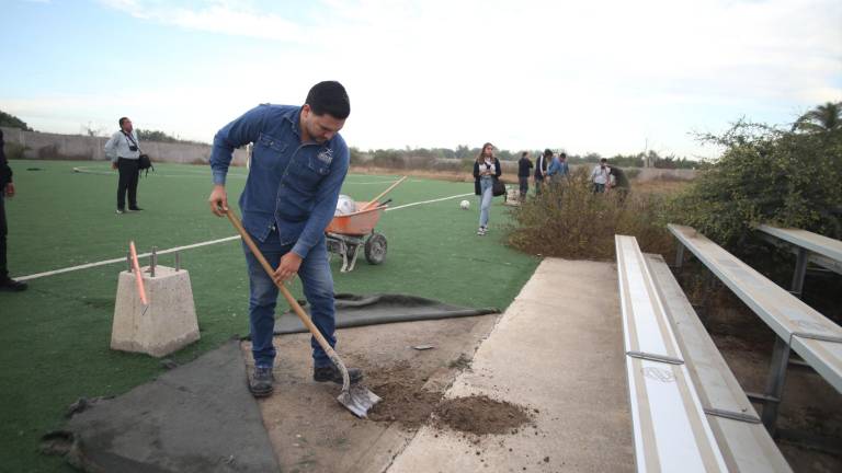 Los trabajos de rehabilitación en la Unidad Deportiva “La Riviera” ya se pusieron en marcha.