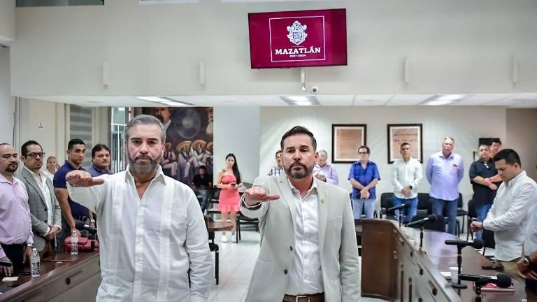 Eduardo Dávalos, a la izquierda, renunció al Consejo Municipal de Seguridad Pública de Mazatlán.