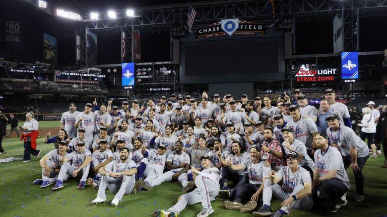 Texas ganó los tres juegos en Phoenix.