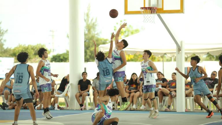 Los Plebes Basketball se coronan en su categoría.