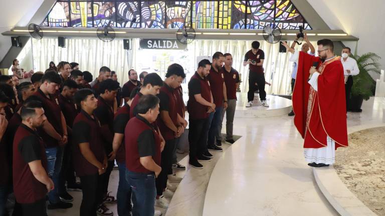 Los guindas son bendecidos para una buena campaña.