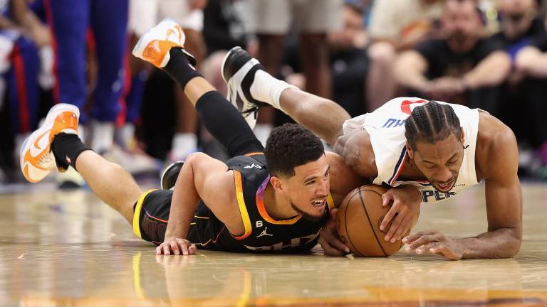 Clippers se impone 115-110.