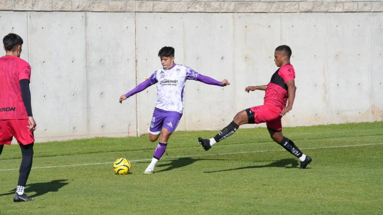 Los Cañoneros caen ante los Rojinegros en juego de preparación.