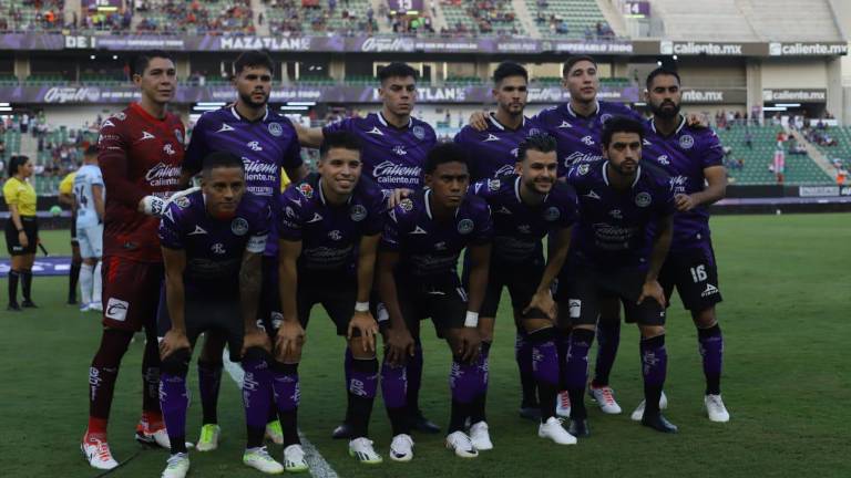 La plantilla morada está cerca de amarrar a sus refuerzos.