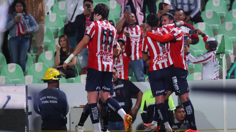 Chivas vence a Santos para seguir con sus aspiraciones de Liguilla directa.