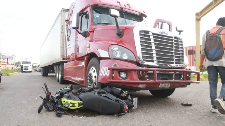 El accidente fue sobre la glorieta ubicada en el cruce del Delfín y la “Peche” Rice, en Mazatlán.