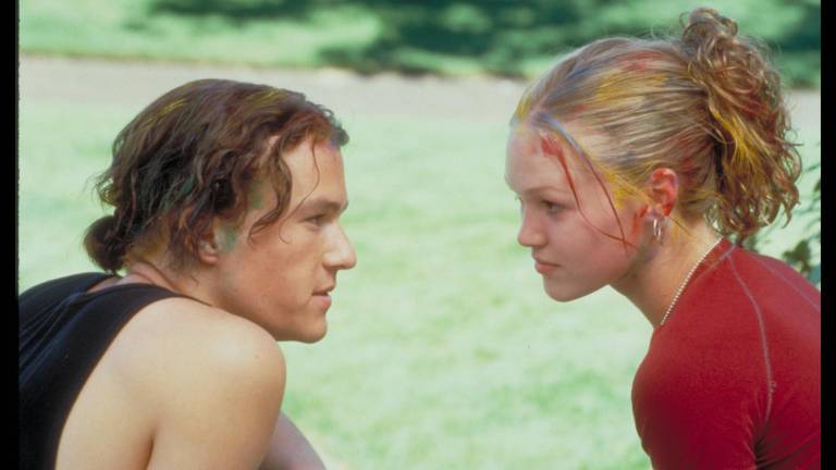 La película considerada una de las comedias románticas más emblemáticas de los años 90 planea rendir homenaje a Heath Ledger.