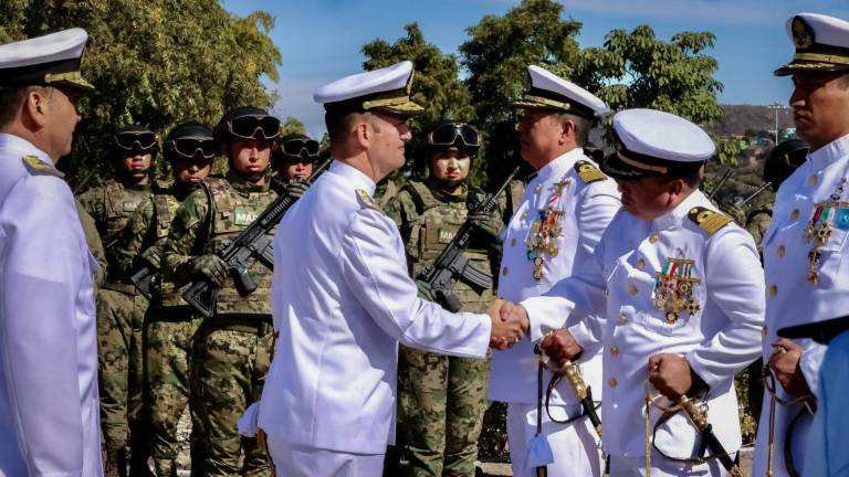 El Vicealmirante Saúl Hiram Bandala Garza llega al mando en sustitución del Vicealmirante Diplomado de Estado Mayor, Omar López Zenteno.
