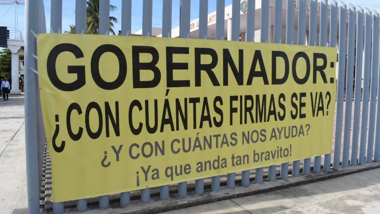 Los reclamos a Rocha Moya por parte de los manifestantes.