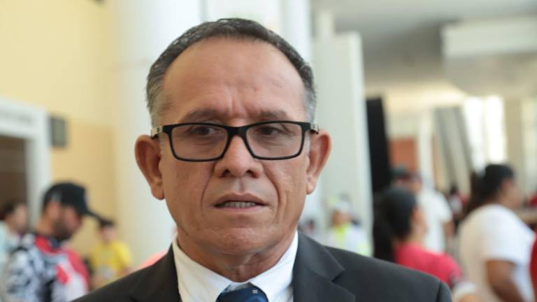 José Juan Rendón Gómez advierte que no se debe condicionar la entrega de boletas o certificados.